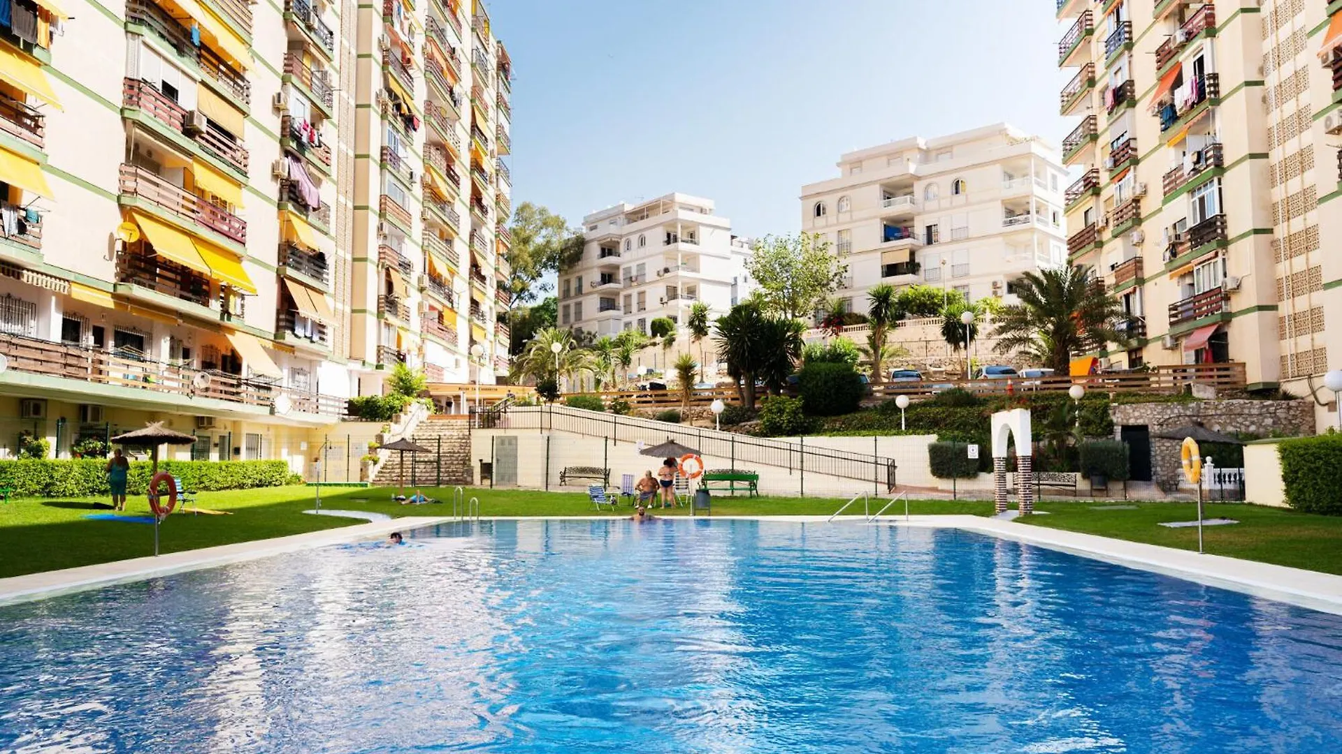 Nac8 - Bonito Apartamento Con Vistas Al Mar 2 Dormitorios, Wifi, 3 Piscinas, Playa A 250 Metros Benalmadena